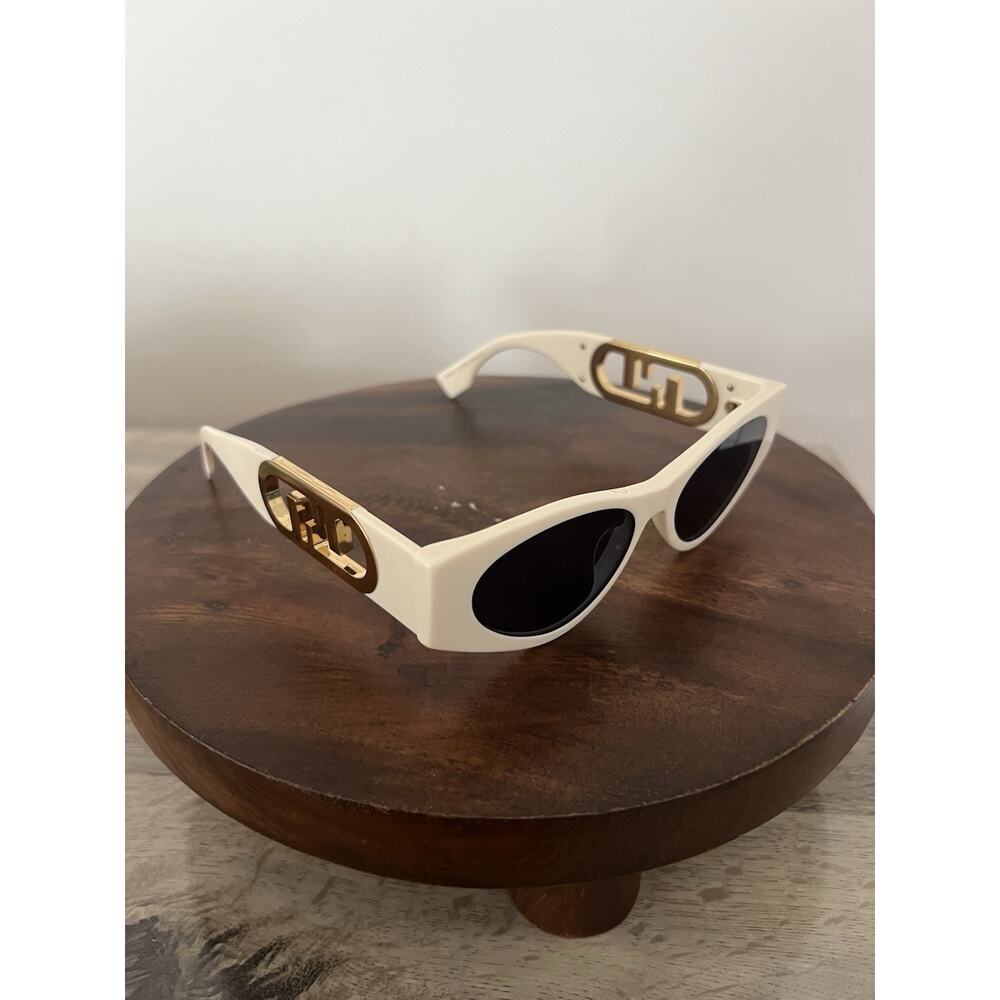 Fendi o’clock Fe40049I Sunglasses 25V White Ivory 54-17-145MM - Picture 3 of 8